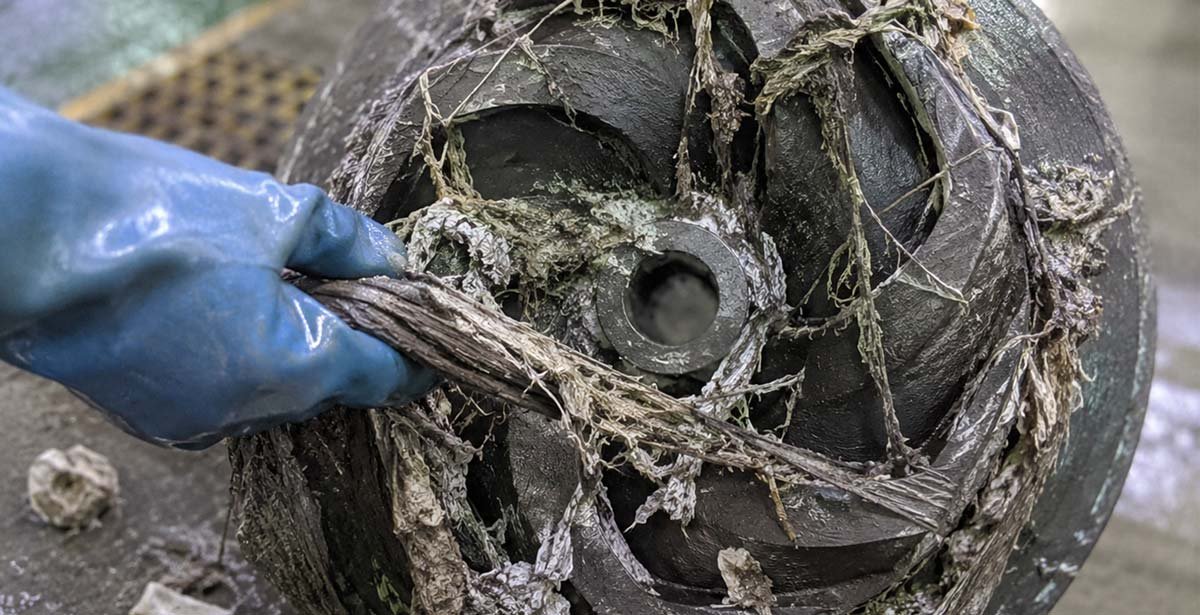 Faserige Materialien und klebrige Polymerrückstände, die in chemischen und biologischen Fermentationsanwendungen zu Verstopfungen des Rührwerks führen